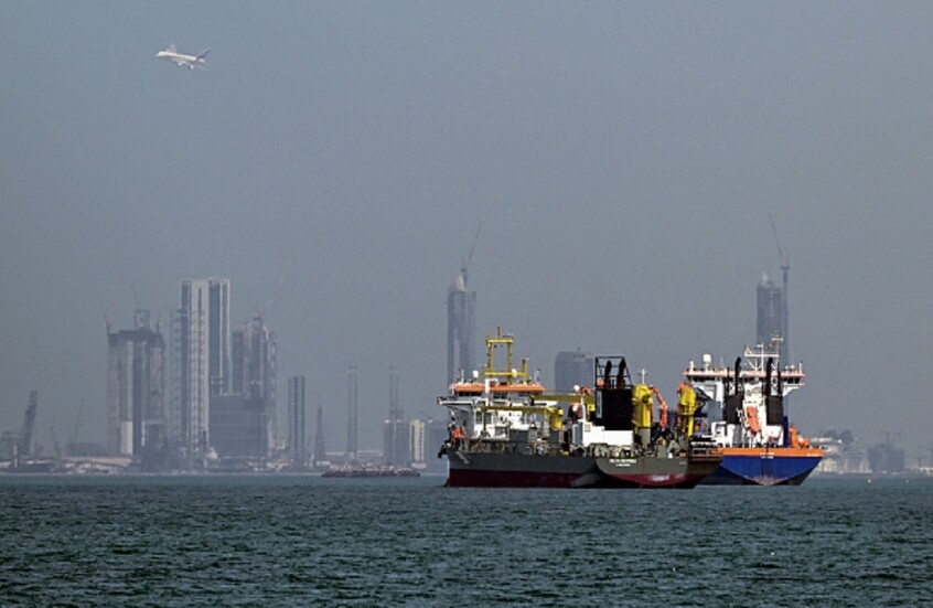 رئيس وزراء ماليزيا يحث على ضبط النفس ويحذر من استهداف دول الخليج (فيديو)