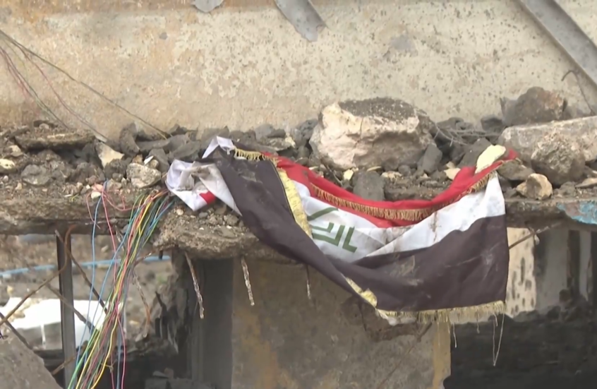 آثار غارة جوية استهدفت عيادة عسكرية في العراق وأسفرت عن مقتل 7 جنود