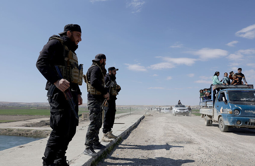 السلم الأهلي في ريف حلب الشمالي على المحك.. اشتباكات عنيفة في ريف عزاز بين أهالي حيان ومعرين