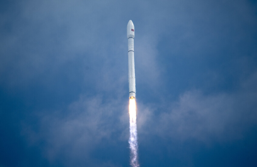 الصين تطلق قمرا تجريبيا لدراسة البيئة الفضائية