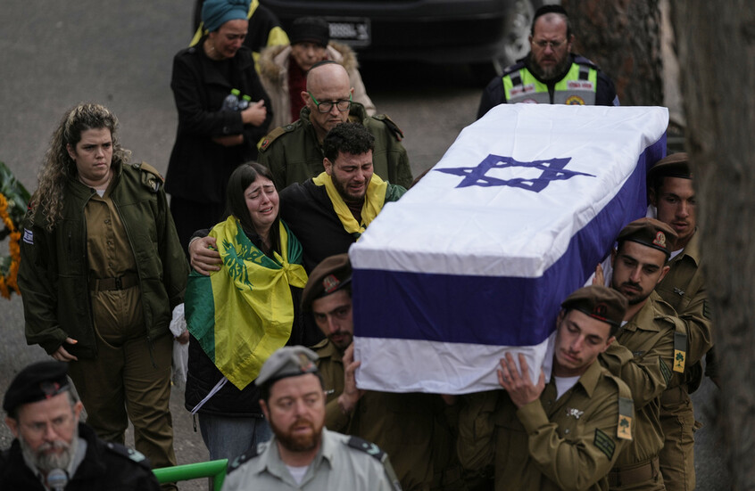 الجيش الإسرائيلي: إصابة جندي وضابط بجروح خطيرة في "حادث عملياتي" خلال اشتباك في جنوب لبنان