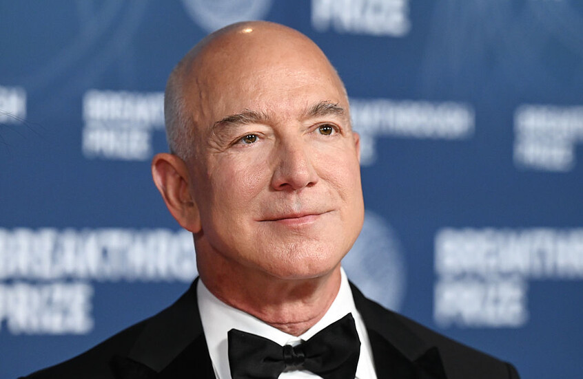 تحالف بين بيزوس وناسا لتطوير درع فضائي ضد الكويكبات