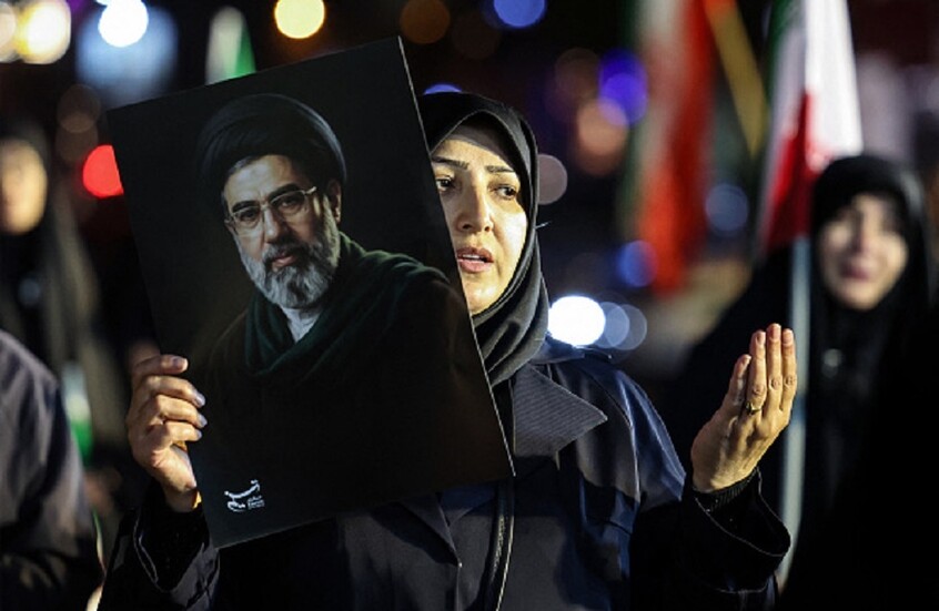 طهران تنفي شائعات تدهور صحة مجتبى خامنئي وتؤكد إدارته لشؤون البلاد