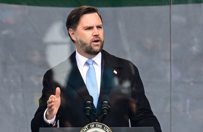 "أكسيوس": نائب الرئيس الأمريكي يقود جهود واشنطن لإنهاء الحرب مع إيران