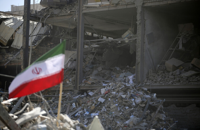 طهران تصدر بيانا حول مقتل 4 دبلوماسيين إيرانيين في هجوم إسرائيلي على بيروت