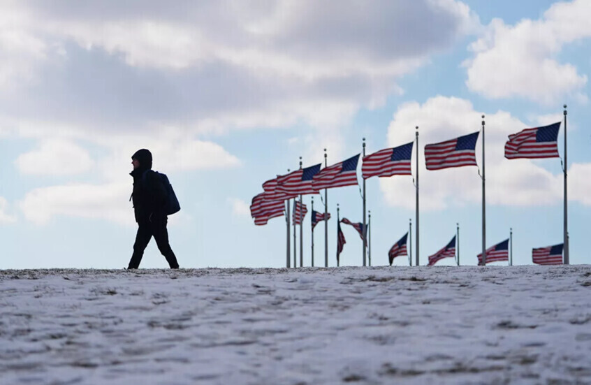 بوليتيكو: الولايات المتحدة بدأت بإخطار الحلفاء باضطرابات في إمدادات الأسلحة إلى كييف