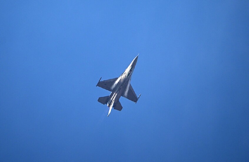 "سنتكوم" تؤكد هبوط مقاتلة F-16 اضطراريا في إحدى قواعدها بمنطقة الشرق الأوسط