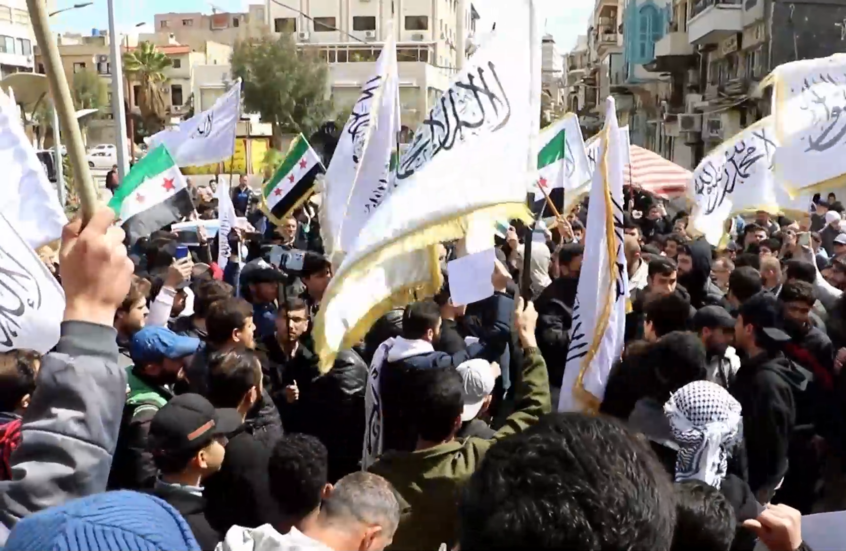 مسيرة في دمشق تأييدا لقرار السلطات حظر بيع المشروبات الكحولية