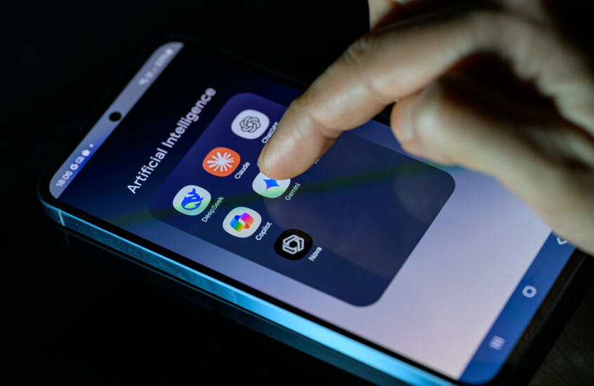 "غوغل" تتيح نقل محادثاتك وذاكرتك الشخصية من روبوتات الذكاء الاصطناعي الأخرى إلى Gemini دون عناء