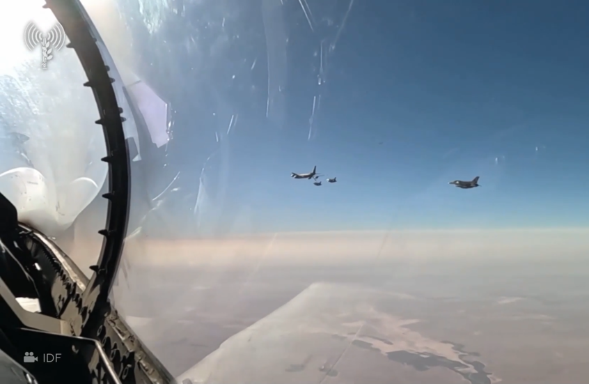بعد تحطم طائرة مماثلة فوق العراق.. KC-135 أمريكية تزود مقاتلات إسرائيلية بالوقود