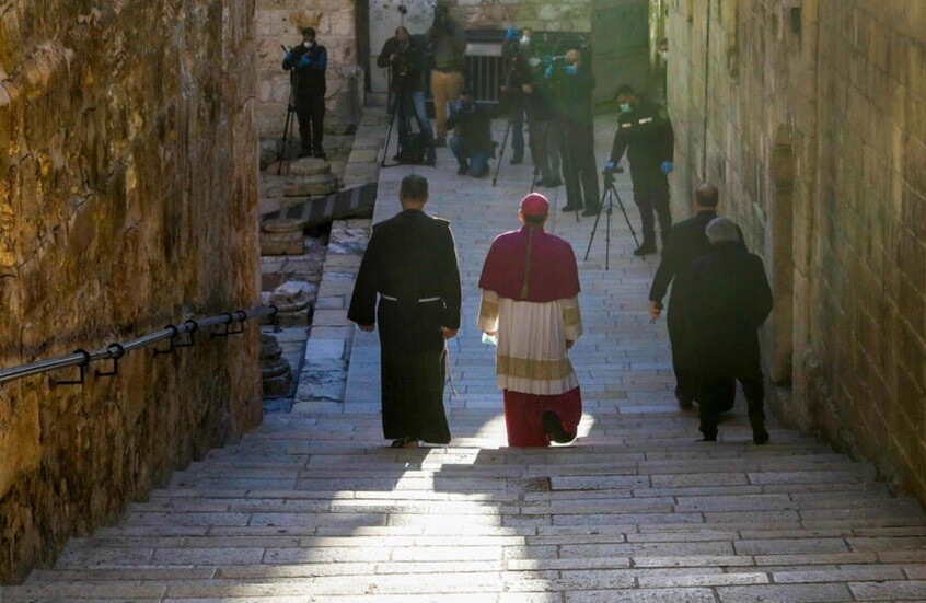 مكتب نتنياهو يعلق على منع الكاردينال بيتسابالا من دخول كنيسة القيامة