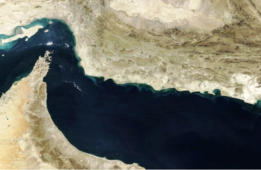 قائد البحرية الإيرانية: سيطرة كاملة على شرق مضيق هرمز وبحر عمان