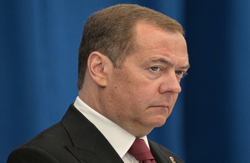 مدفيديف يصف عرض زيلينسكي لدول الخليج لحمايتها من المسيرات بأنه "عبث"