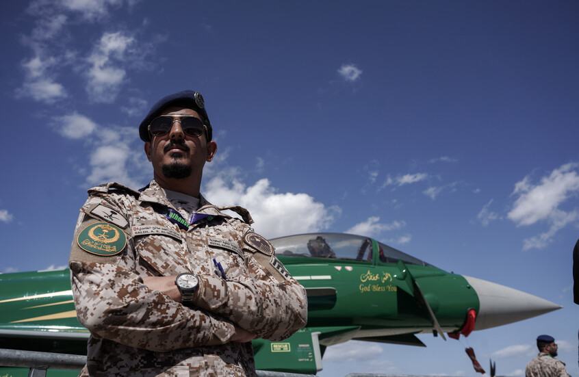 طيار من القوات الجوية الملكية السعودية