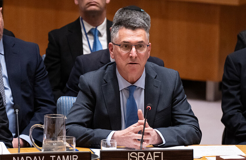 ساعر: هذا الصباح يحتسي السفير الإيراني قهوته في بيروت ويسخر من الدولة المضيفة