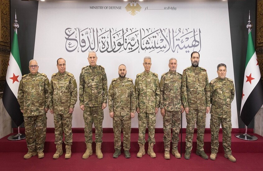أول اجتماع للهيئة الاستشارية للدفاع السورية بمشاركة أبرز الضباط المنشقين عن النظام السابق (صور)