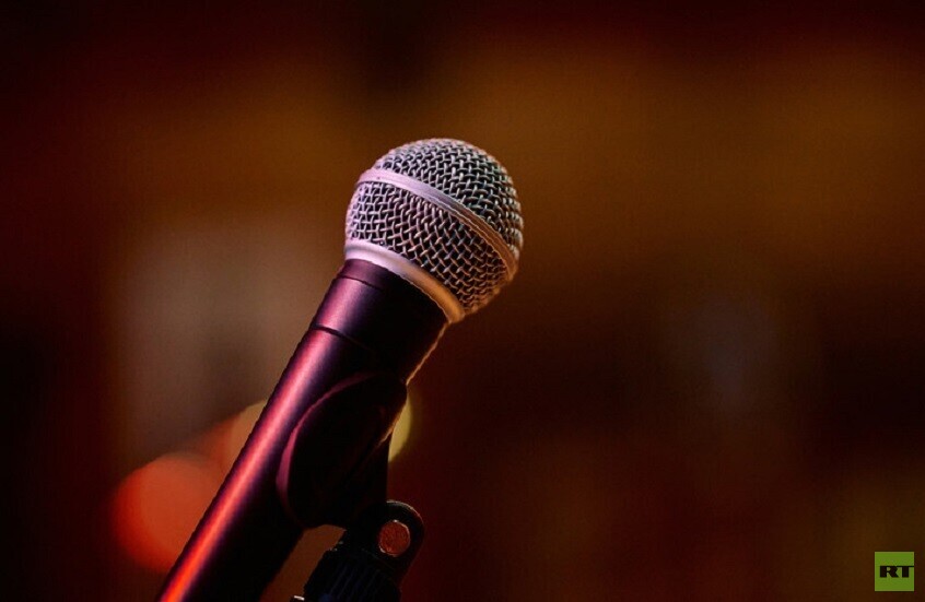 "الأغنية الروسية" تصدح في قلب براغ بعد استهداف "البيت الروسي"