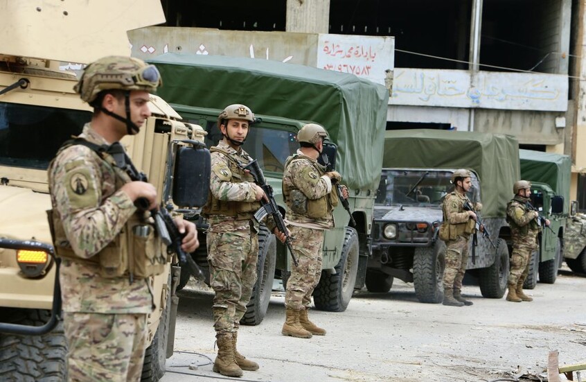 الجيش اللبناني: مقتل جندي وإصابة آخر في قصف إسرائيلي استهدف حاجزا للجيش