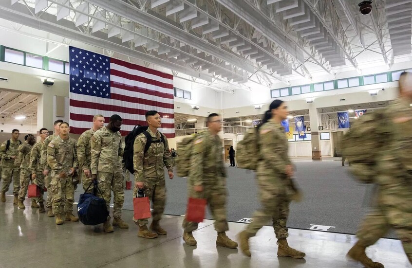 صحيفة: جندي في مشاة البحرية الأمريكية باع أسلحة ومعدات سرقها من قاعدة عسكرية