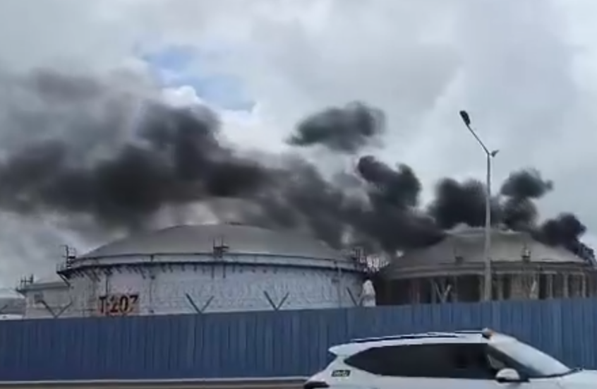 "توثيق لحظة الإصابة".. مصافي التكرير في حيفا تحت نيران إيران و"حزب الله" (فيديوهات)