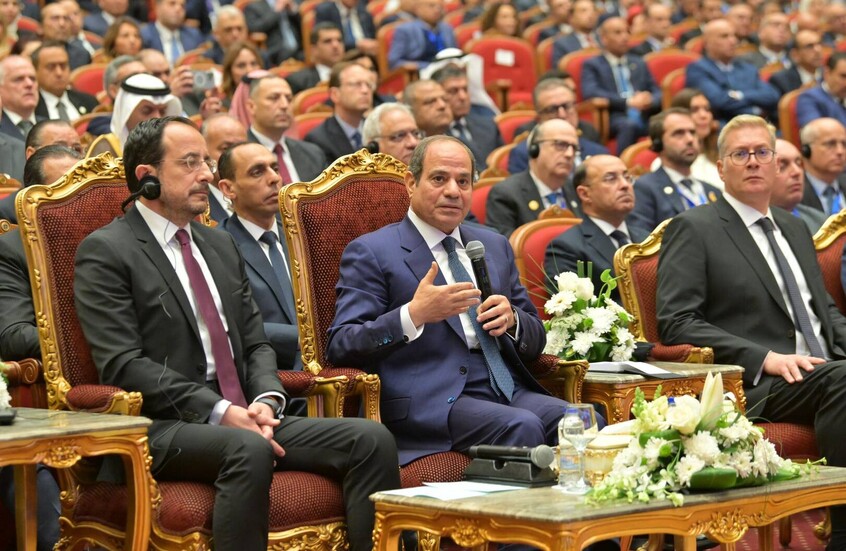 وكيل لجنة "الخارجية" في "الشيوخ" المصري يدعو لإنهاء الحرب المجنونة: لا يفهمون نفسية الإيرانيين