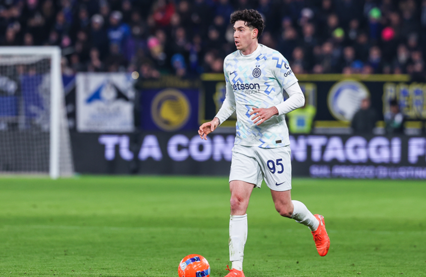 أول رد من باستوني على أنباء انتقاله إلى برشلونة