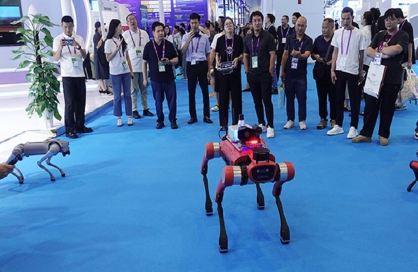 علماء صينيون يطوّرون نظاما للتحكم في كلب آلي باستخدام التفكير فقط