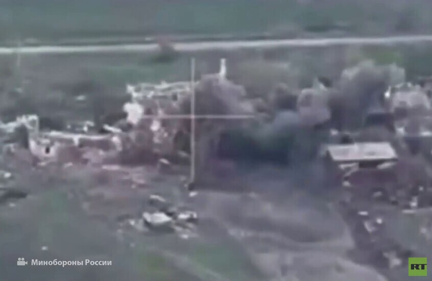 جمهورية دونيتسك.. مشاهد لقصف المدفعية الروسية ذاتية الحركة "مستا-إس" لمواقع قوات كييف