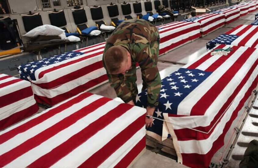 سيناتور أمريكي: غياب الاستراتيجية يقود واشنطن إلى "هزيمة مخزية"