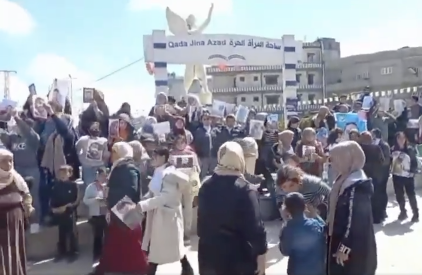 سوريا.. أهالي الأسرى في كوباني يتظاهرون مطالبين بالإفراج عن أبنائهم