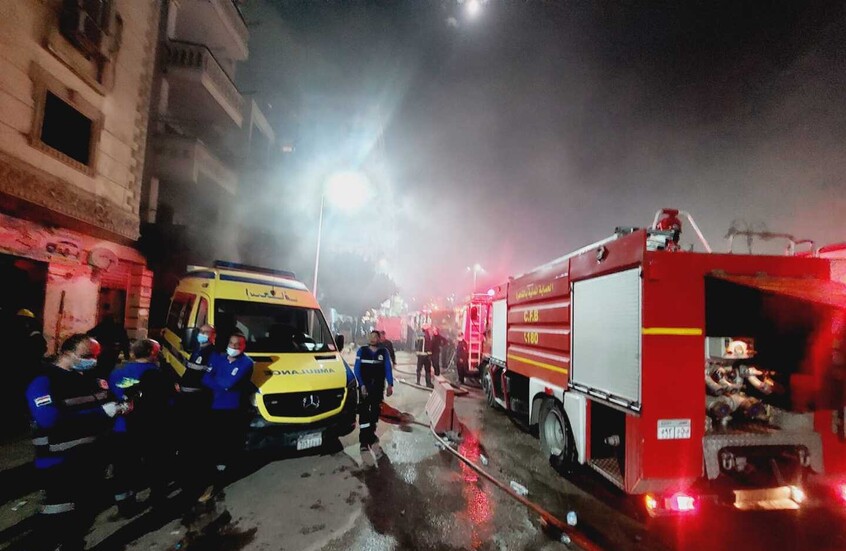 مصر.. حريق مروع يلتهم مصنعا داخل مجمع سكني عملاق