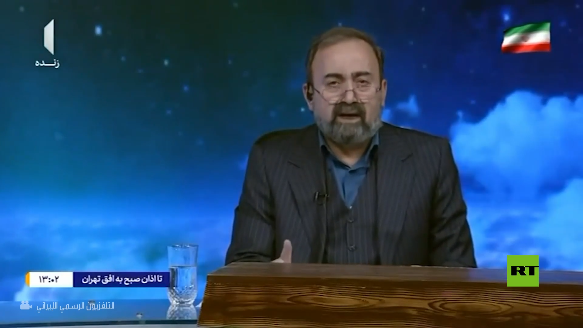 مذيع التلفزيون الإيراني ينهار بالبكاء أثناء قراءة خبر اغتيال المرشد الأعلى