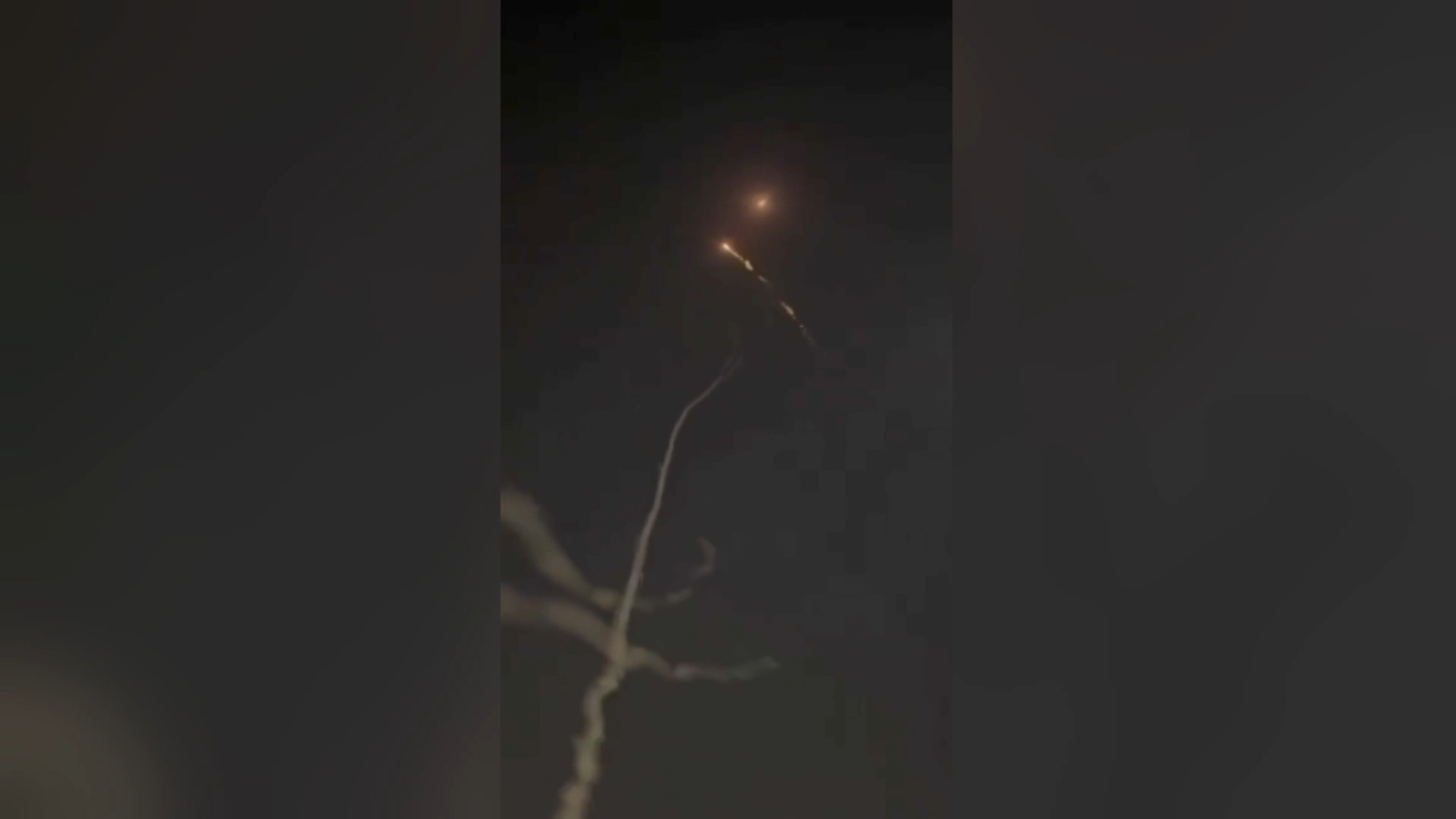 لحظة فشل منظومة الدفاع الجوي الأمريكية "باتريوت" باعتراض صاروخ إيراني فوق قاعدة العديد الجوية في قطر