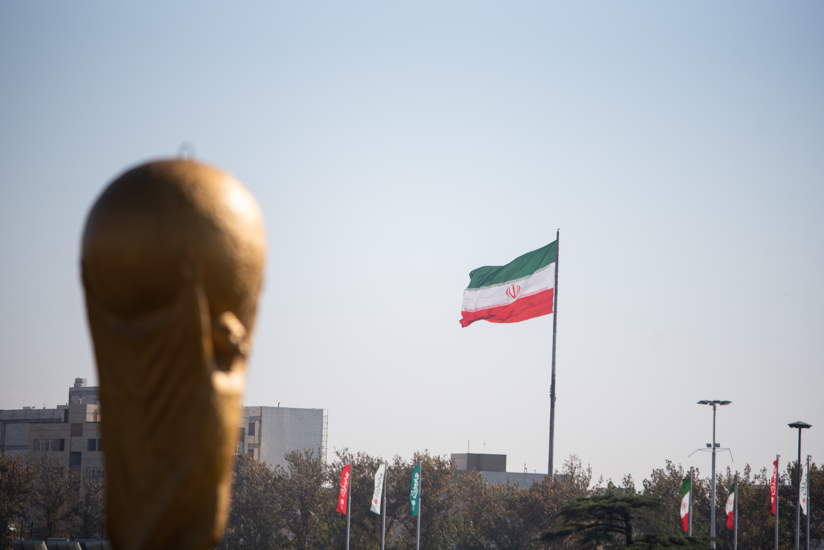 هل تمهد أزمة إيران طريق العراق والإمارات إلى مونديال 2026؟