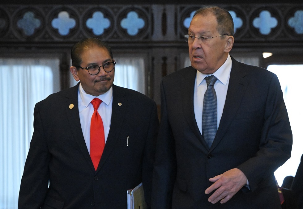 لافروف: ممارسات واشنطن ستخلق قوى إيرانية مؤثرة تتمسّك بالحصول على السلاح النووي