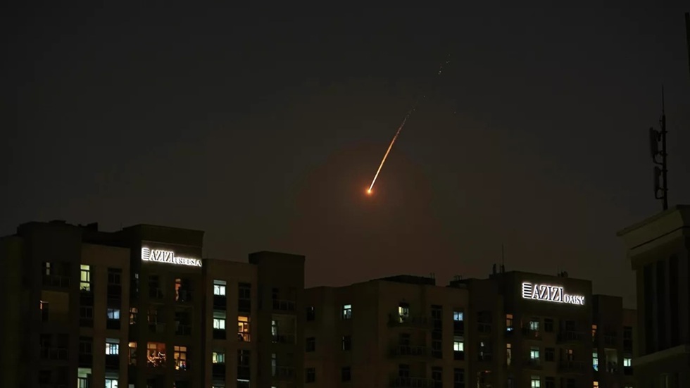 مستشار سابق بالبنتاغون: صواريخ إيران تخترق دفاعاتنا المتطورة والغرب "يضلل" بشأن نجاحات وهمية