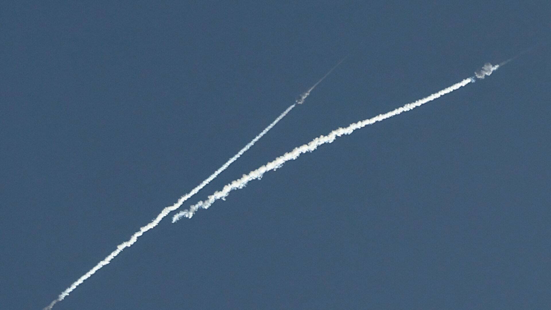 اعتراض صواريخ ومسيرات في الأردن والسعودية يرفع مستوى التوتر بالمنطقة