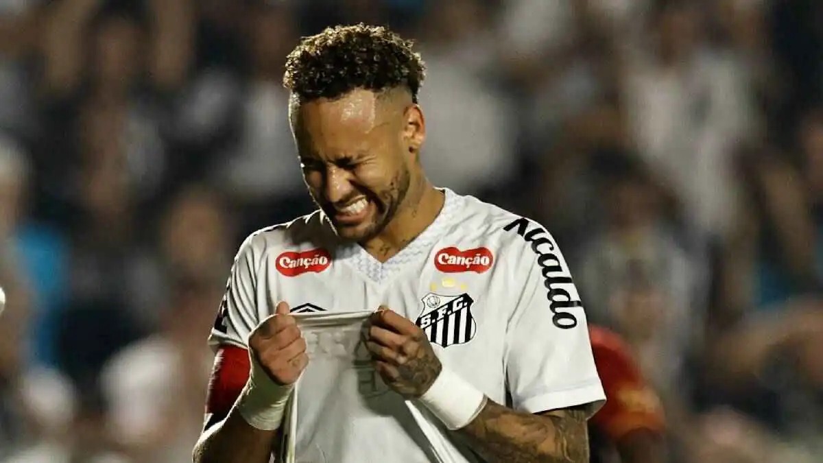 دعوى قضائية جديدة تلاحق نيمار.. طباخة برازيلية سابقة تجره إلى المحاكم