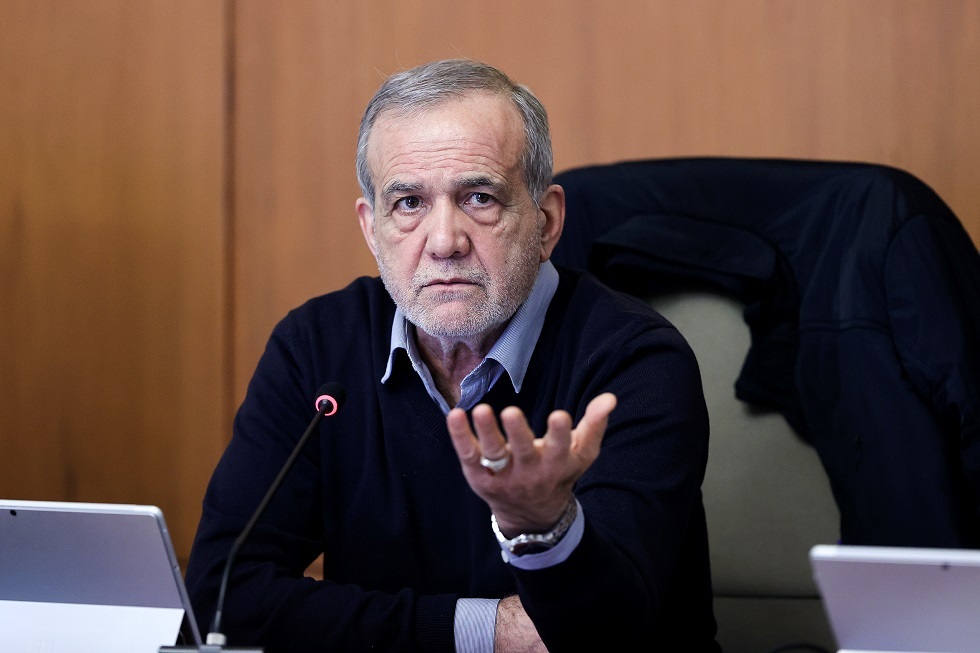 بزشكيان: نحن مع دول المنطقة "أصدقاء وأخوة" والعدو يريد إشعال حرب بيننا