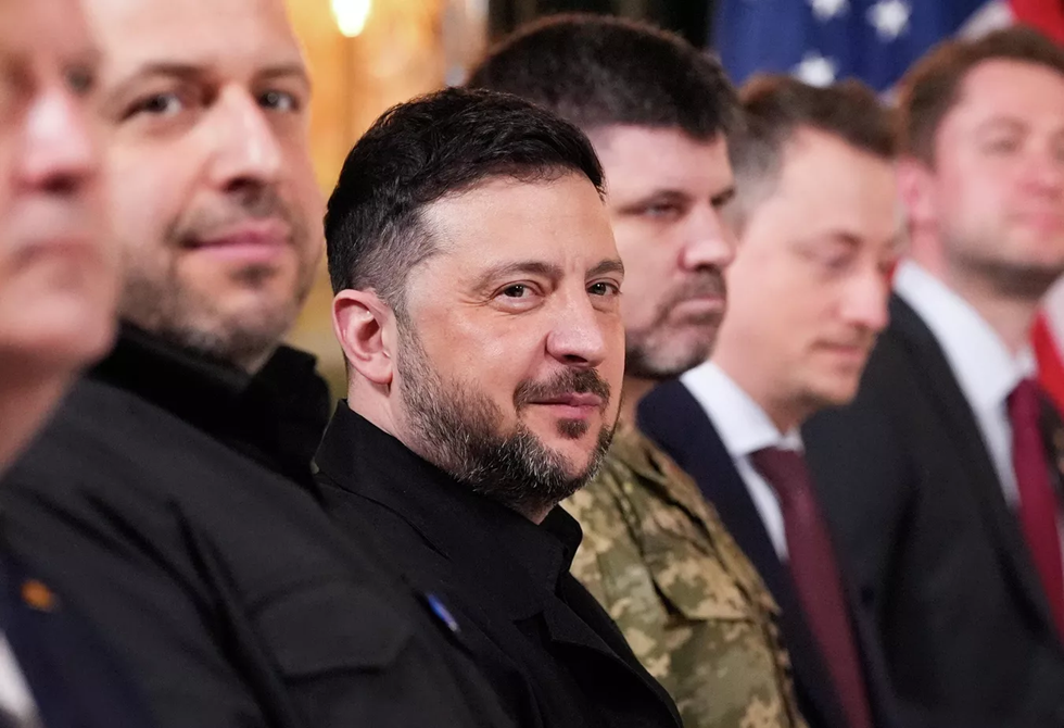 الدعم الغربي على المحك: كييف تخشى أن تدفع ثمن حرب إيران ودعوات لزيلينسكي للتفاوض المباشر مع موسكو