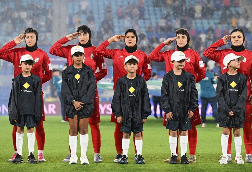 بعد وصفهن بـ"الخائنات".. انباء عن "هروب" لاعبات من منتخب إيران للسيدات