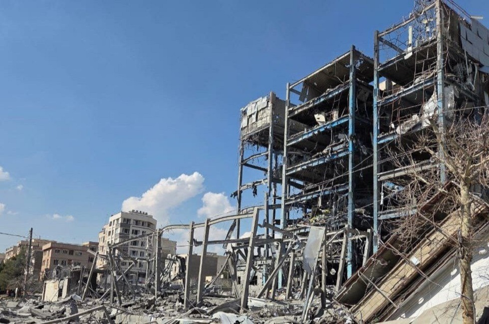 "فارس": إسرائيل قصفت مدرسة في مدينة خمين غرب إيران