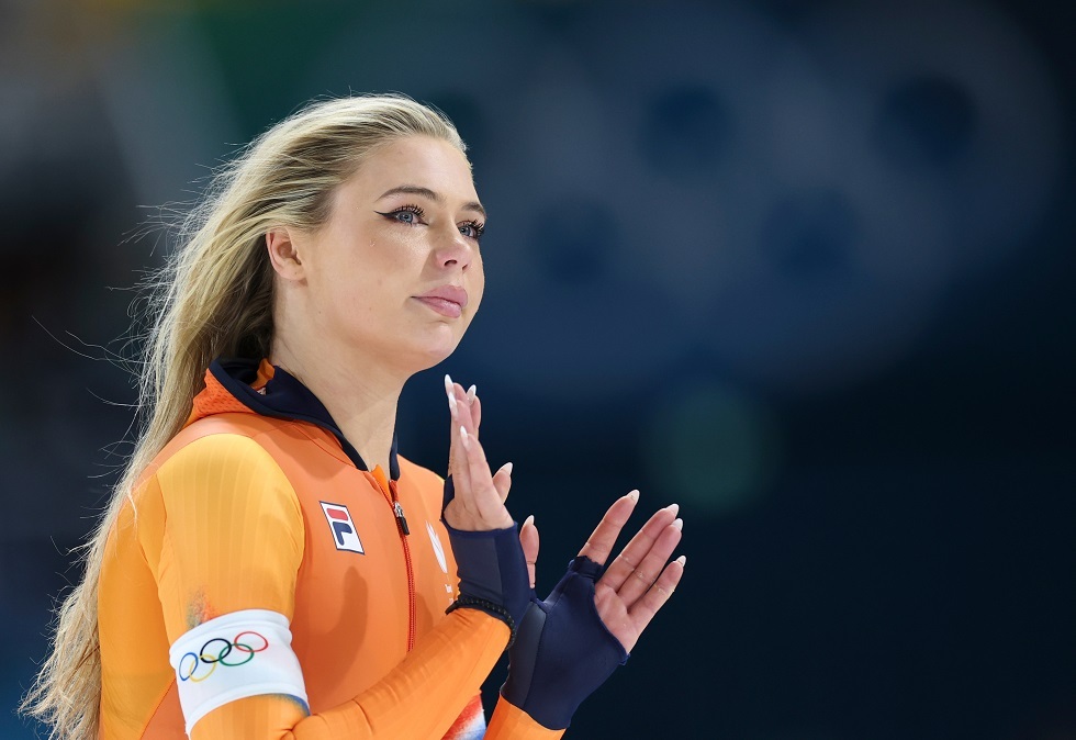 شاهد.. نجمة الألعاب الأولمبية الشتوية 2026 تتفاجأ بهدية بـ500 ألف دولار