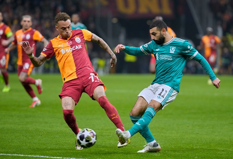 صلاح يحطم رقم "عدوه اللدود" في ليفربول