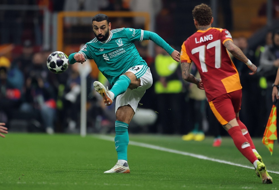 قد يسجل هدفا بين الحين والآخر.. أحد نجوم ليفربول يحذر من تراجع مستوى صلاح ويقترح البديل