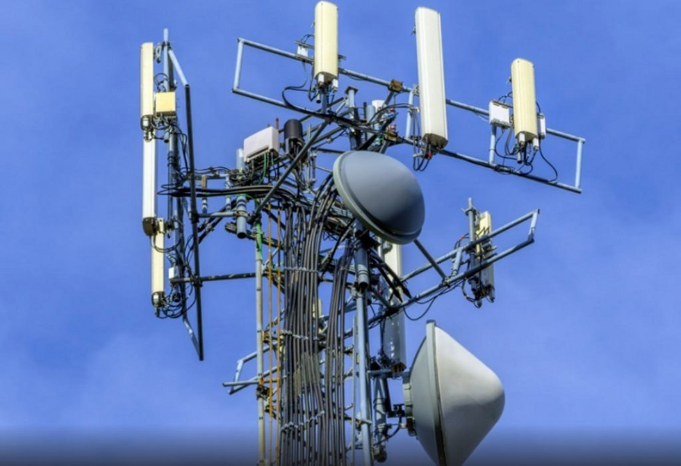 "راديو يوم القيامة".. سلسلة رسائل مشفرة تزامنا مع حرب إيران