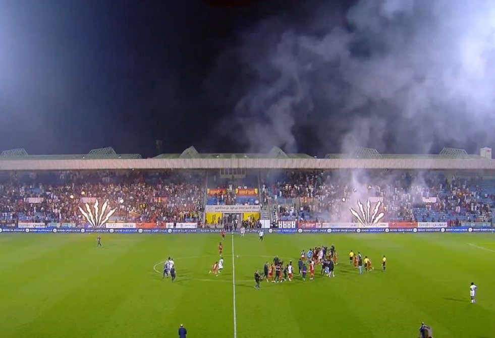 شاهد.. "المشاكس" توني يفتعل أزمة جديدة