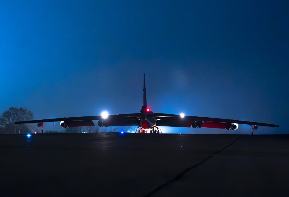 "بي-52 ستراتوفورتريس" تحلّق في أجواء إيران وحديث عن دخولها الحرب (فيديو)