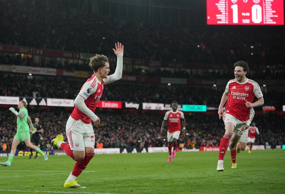 بطريقة رائعة بعد الانطلاق من منتصف ملعبه.. أصغر لاعب يسجل هدفا في تاريخ الدوري الإنجليزي (فيديو)