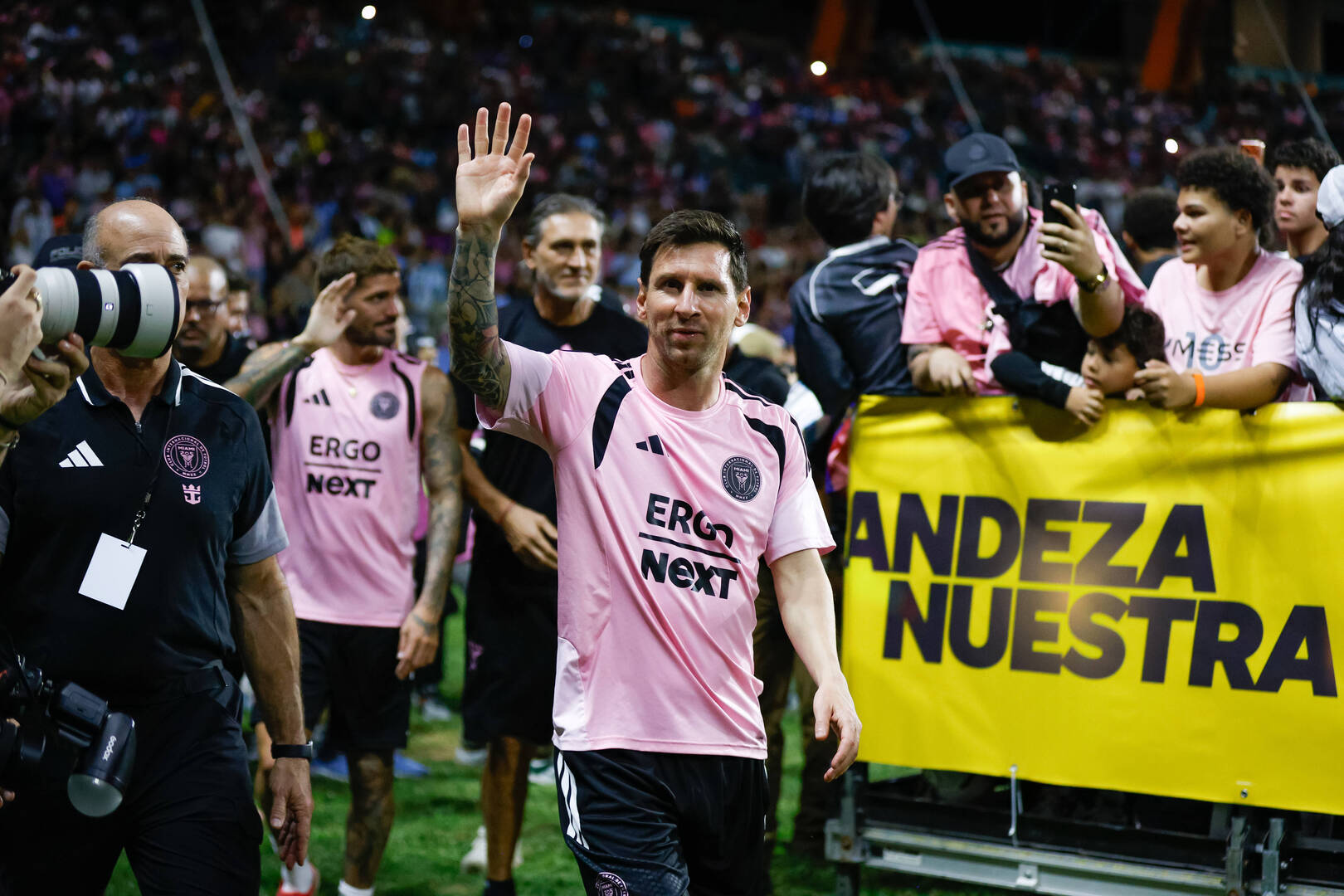 ميسي يدخل عالم الموسيقى!